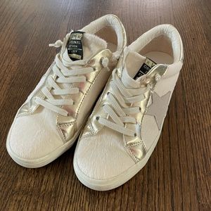 VH TENNIS SHOES NWOT